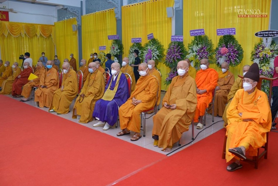 Chư tôn Hòa thượng Hội đồng Chứng minh, Hội đồng Trị sự, các Ban, Viện, cơ quan phía Nam quang lâm, tham dự