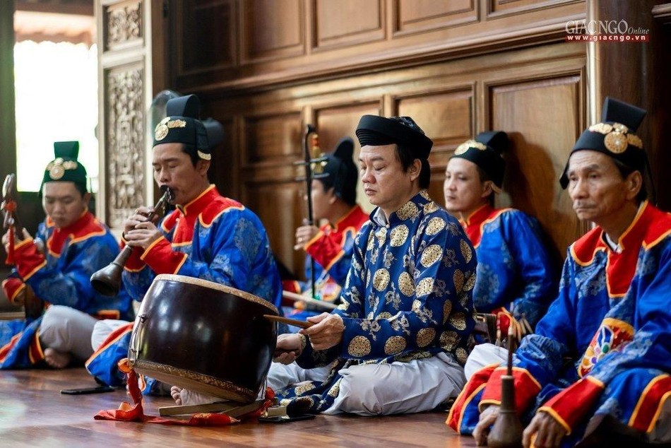 Đội nhã nhạc cung đình Huế thuộc Trung tâm bảo tồn di tích Cố đô Huế trong lễ húy nhật - Ảnh: Hiếu Trương Đội nhã nhạc cung đình Huế thuộc Trung tâm bảo tồn di tích Cố đô Huế trong lễ húy nhật - Ảnh: Hiếu Trương