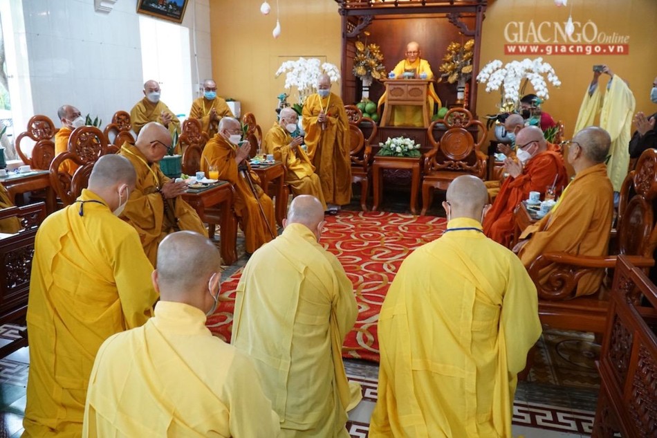 Cung thỉnh chư tôn giáo phẩm cử hành lễ tưởng niệm tại Tổ đường Cung thỉnh chư tôn giáo phẩm cử hành lễ tưởng niệm tại Tổ đường