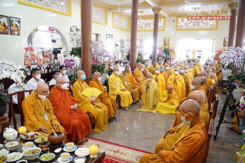 Buổi lễ tưởng niệm được tổ chức chu đáo, trang nghiêm Buổi lễ tưởng niệm được tổ chức chu đáo, trang nghiêm