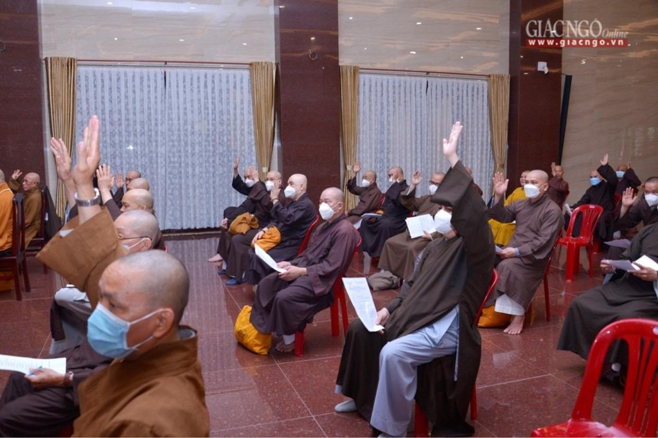 Chư tôn đức biểu quyết thống nhất một số nội dung quan trọng Chư tôn đức biểu quyết thống nhất một số nội dung quan trọng