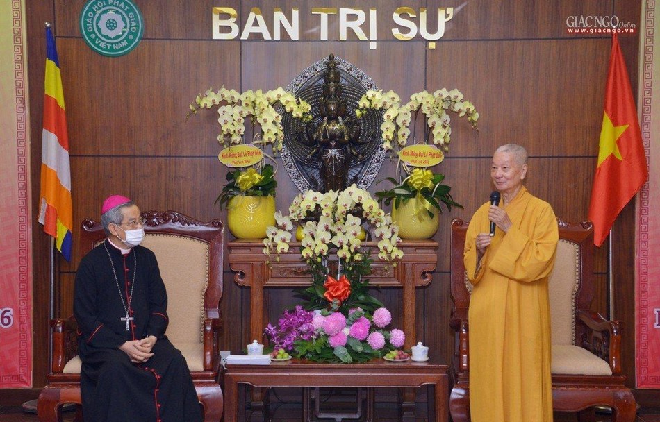 Đức Trưởng lão Hòa thượng Quyền Pháp chủ chia sẻ những kỷ niệm với các vị chức sắc Công giáo và bày tỏ sự trân trọng, xúc động đối với đức hy sinh của tu sĩ các tôn giáo tình nguyện phục vụ trong các bệnh viện điều trị Covid-19 Đức Trưởng lão Hòa thượng Quyền Pháp chủ chia sẻ những kỷ niệm với các vị chức sắc Công giáo và bày tỏ sự trân trọng, xúc động đối với đức hy sinh của tu sĩ các tôn giáo tình nguyện phục vụ trong các bệnh viện điều trị Covid-19