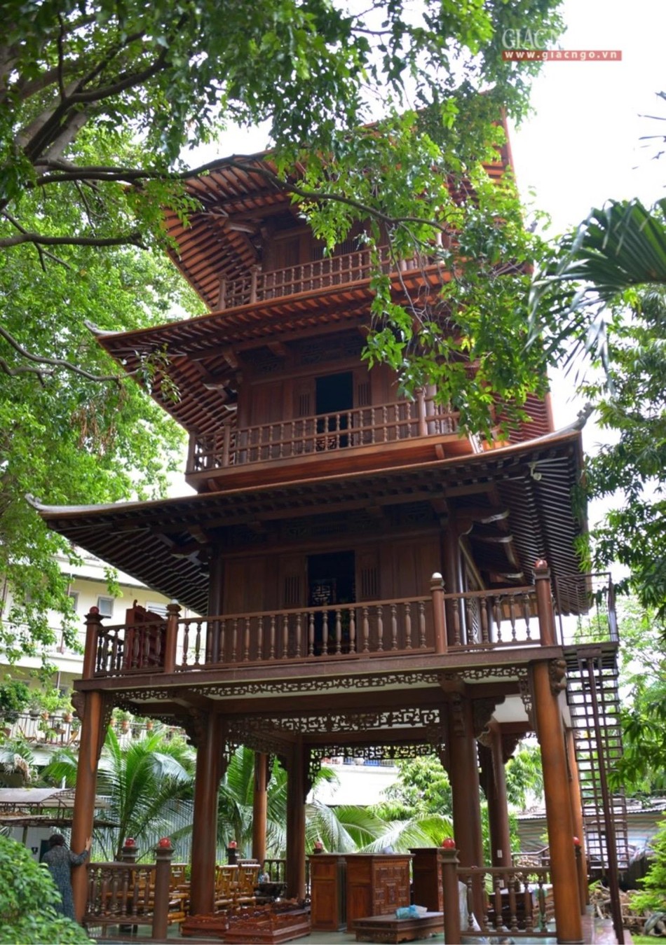 Tam Bảo tháp trong khuôn viên Quảng Hương Già Lam (quận Gò Vấp), nơi tôn trí, phụng thờ xá-lợi chư vị Trưởng lão Hòa thượng Tam Bảo tháp trong khuôn viên Quảng Hương Già Lam (quận Gò Vấp), nơi tôn trí, phụng thờ xá-lợi chư vị Trưởng lão Hòa thượng