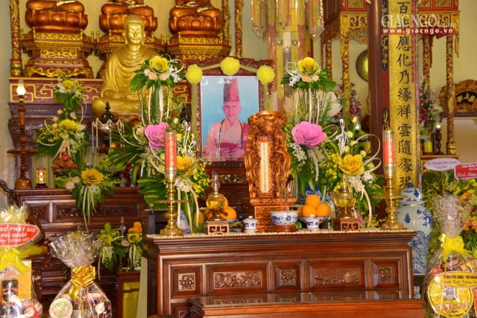 Hương án tưởng niệm Trưởng lão Hòa thượng Thích Phước Sơn Hương án tưởng niệm Trưởng lão Hòa thượng Thích Phước Sơn