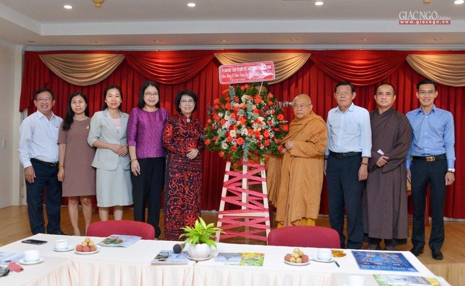 Lẵng hoa chúc mừng của Ủy ban MTTQVN TP.HCM