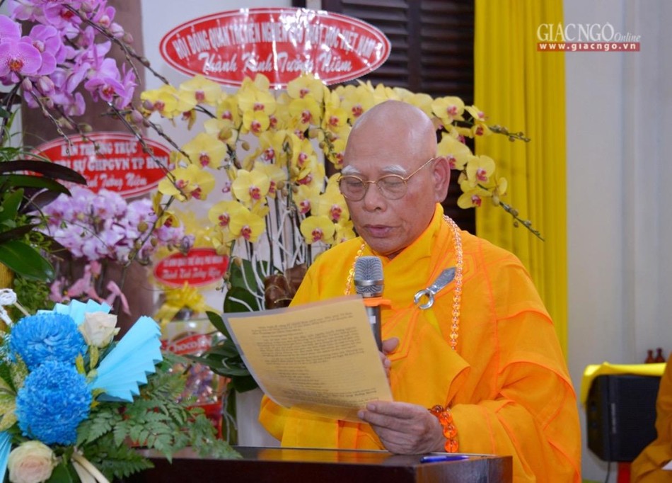 Hòa thượng Thích Chơn Hương đại diện môn phái Tường Vân có lời căn dặn đến Thượng tọa tân trụ trì Hòa thượng Thích Chơn Hương đại diện môn phái Tường Vân có lời căn dặn đến Thượng tọa tân trụ trì