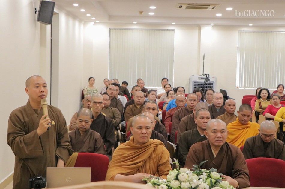 Các thành viên tham dự đã có những câu hỏi thực tế về công tác truyền thông Phật giáo hiện nay Các thành viên tham dự đã có những câu hỏi thực tế về công tác truyền thông Phật giáo hiện nay