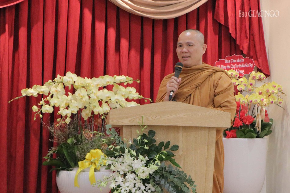 Thượng tọa Thích Minh Liên, Phó ban Thông tin - Truyền thông Phật giáo TP.HCM phát biểu cảm tạ Thượng tọa Thích Minh Liên, Phó ban Thông tin - Truyền thông Phật giáo TP.HCM phát biểu cảm tạ