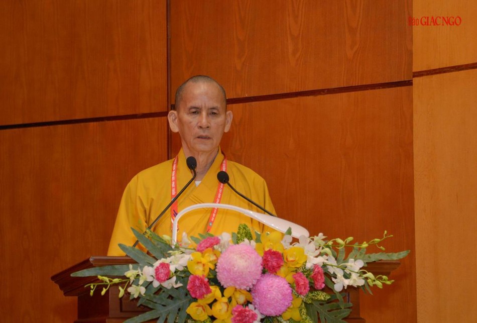 Hòa thượng Thích Thiện Thống đọc danh sách tấn phong giáo phẩm Hòa thượng, Ni trưởng