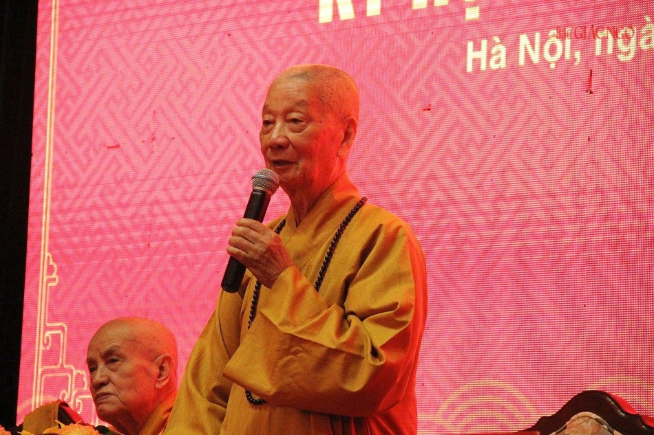 Trưởng lão Hòa thượng Thích Trí Quảng lấy ý kiến đại biểu thông qua danh sách nhân sự Trưởng lão Hòa thượng Thích Trí Quảng lấy ý kiến đại biểu thông qua danh sách nhân sự