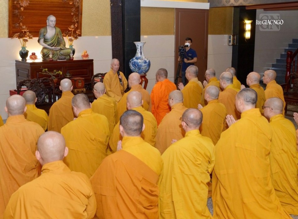 Đức Pháp chủ nhắc nhở chư tôn đức trong Ban Trị sự cần lấy sự hòa hợp, bao dung và chia sẻ để cùng làm việc đạo