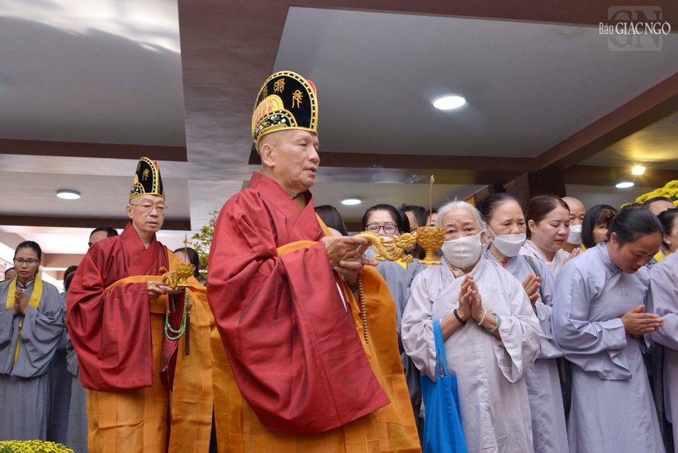 Cung thỉnh chư tôn giáo phẩm vào phương vị đàn chủ 6 đàn còn lại