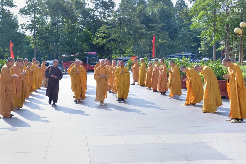 Chư Tăng cung đón Đức Pháp chủ quang lâm Đền Bến Dược (H.Củ Chi) Chư Tăng cung đón Đức Pháp chủ quang lâm Đền Bến Dược (H.Củ Chi)