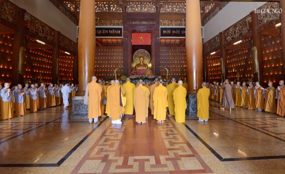 Lễ tưởng niệm bên trong Đền thờ Củ Chi Lễ tưởng niệm bên trong Đền thờ Củ Chi