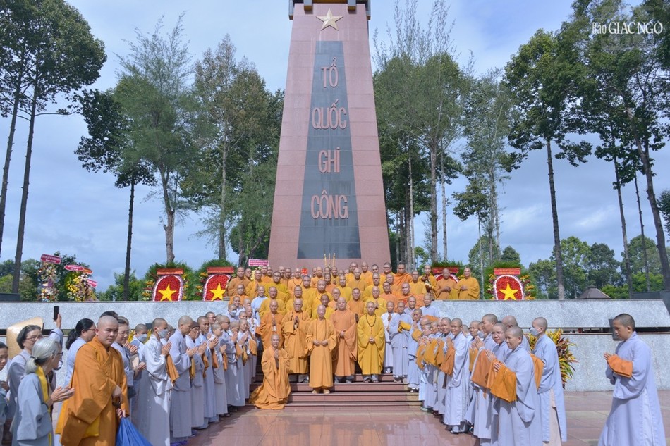 Chư Tăng Ni, Phật tử tại Nghĩa trang liệt sĩ H.Củ Chi Chư Tăng Ni, Phật tử tại Nghĩa trang liệt sĩ H.Củ Chi