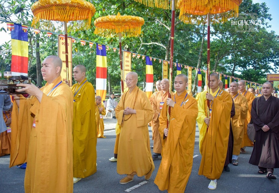 Trong niềm hoan hỷ, xúc động của chư tôn đức và giới tử Đại giới đàn Trong niềm hoan hỷ, xúc động của chư tôn đức và giới tử Đại giới đàn