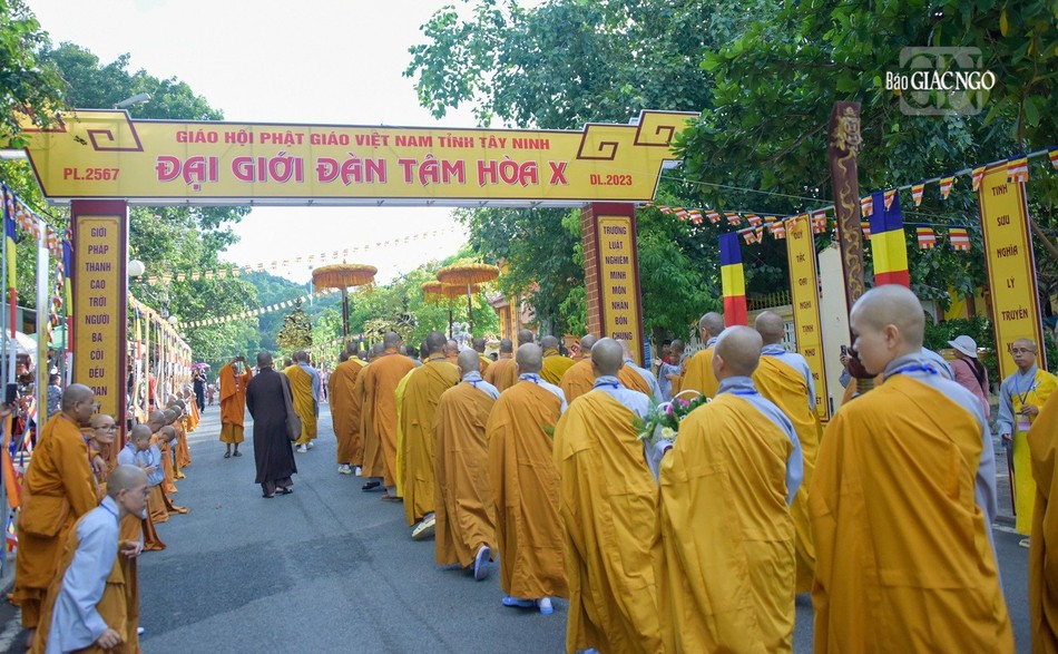 Lối lên chùa Linh Sơn Phước Trung Lối lên chùa Linh Sơn Phước Trung