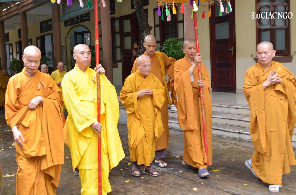 Cung đón Hòa thượng Chủ tịch Hội đồng Trị sự quang lâm Cung đón Hòa thượng Chủ tịch Hội đồng Trị sự quang lâm