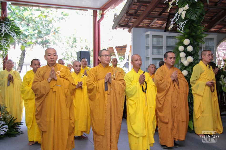 Chư Tăng đồng hộ niệm