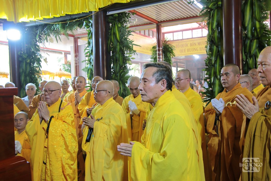 Chư vị pháp lữ, thân hữu tham dự