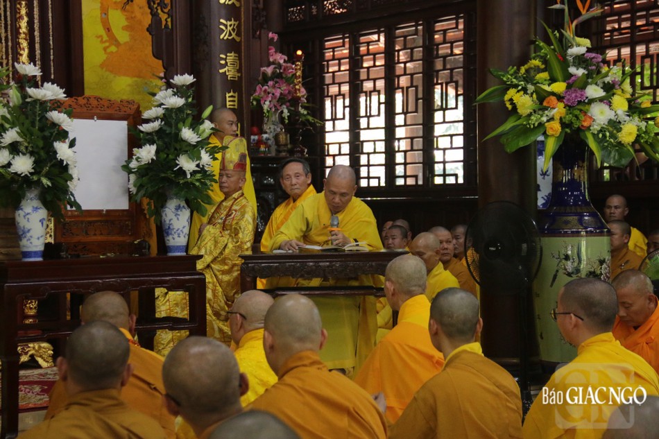 Hòa thượng Thích Nguyên Giác đại vị Tăng-già tuyên thuyết Bồ-tát giới Hòa thượng Thích Nguyên Giác đại vị Tăng-già tuyên thuyết Bồ-tát giới