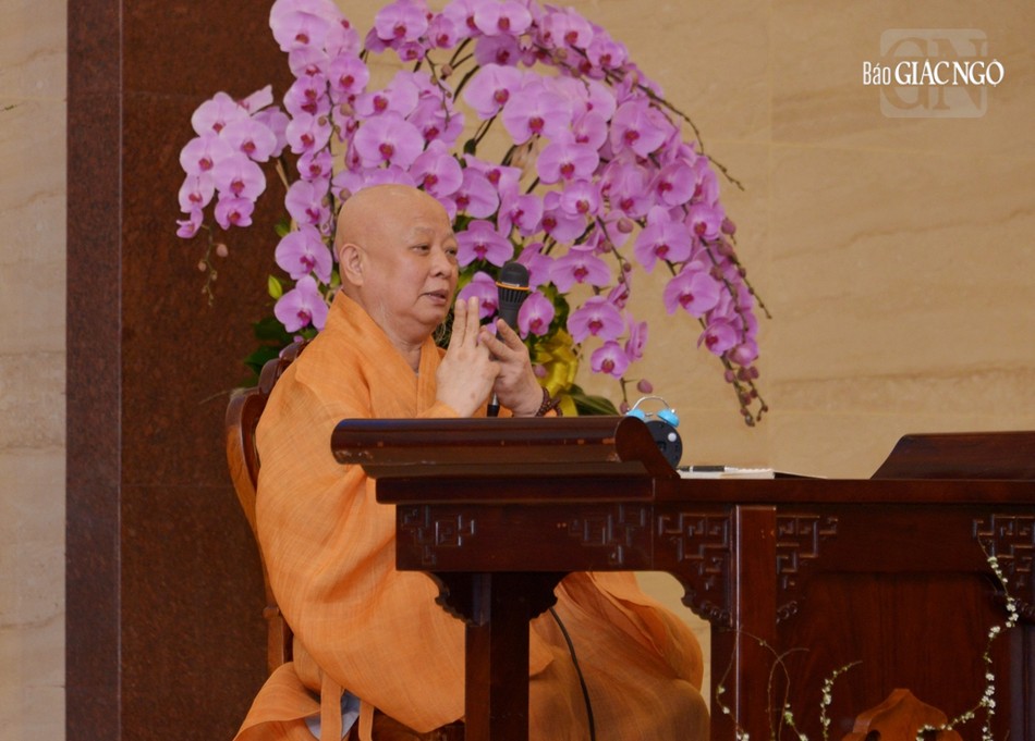 "Khi chúng ta thỉnh một tiếng chuông, cử một điệu tán, tụng một câu kinh, phải làm thế nào để những điều đó thể hiện được ngôn ngữ của Như Lai, mời gọi được người vào đạo” "Khi chúng ta thỉnh một tiếng chuông, cử một điệu tán, tụng một câu kinh, phải làm thế nào để những điều đó thể hiện được ngôn ngữ của Như Lai, mời gọi được người vào đạo”
