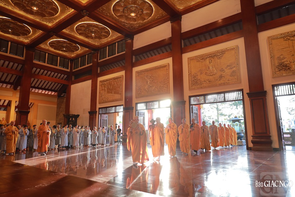 Ban Kinh sư quang lâm chánh điện Ban Kinh sư quang lâm chánh điện