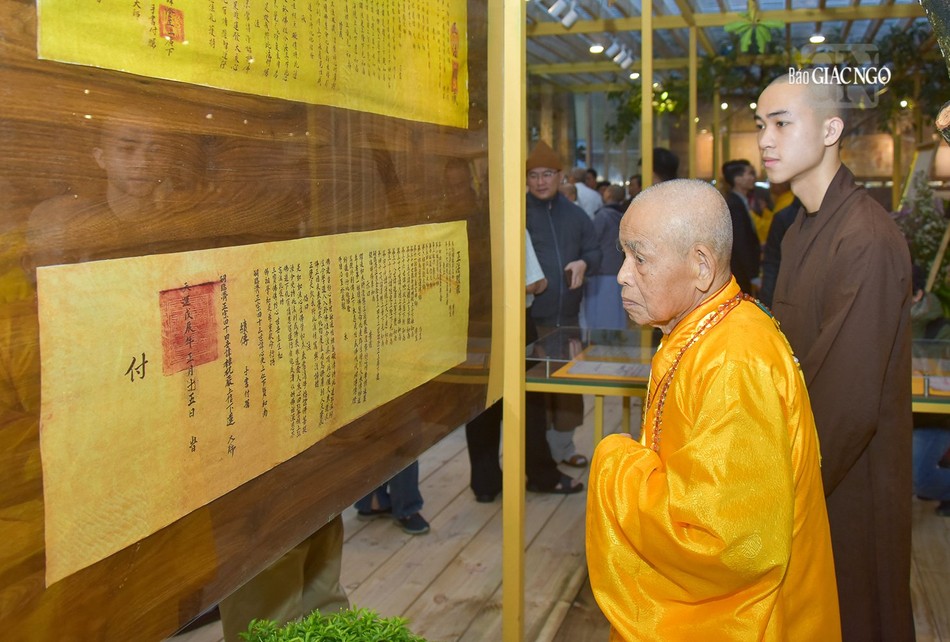 Triển lãm trưng bày trên 200 đầu mục tư liệu gồm kinh sách, thư tịch cổ liên quan đến Tổ sư Liễu Quán và lịch đại Tổ sư truyền thừa; gia phổ họ tộc của các thiền sư thuộc thiền phái Liễu Quán Triển lãm trưng bày trên 200 đầu mục tư liệu gồm kinh sách, thư tịch cổ liên quan đến Tổ sư Liễu Quán và lịch đại Tổ sư truyền thừa; gia phổ họ tộc của các thiền sư thuộc thiền phái Liễu Quán