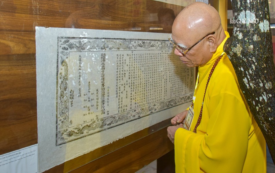 “Bảo đạc trường minh” mang ý nghĩa Pháp âm của Tổ vang mãi, ngưng đọng ngân vang và hiện hình sống động trong tâm thức từ thế hệ này sang thế hệ khác… “Bảo đạc trường minh” mang ý nghĩa Pháp âm của Tổ vang mãi, ngưng đọng ngân vang và hiện hình sống động trong tâm thức từ thế hệ này sang thế hệ khác…