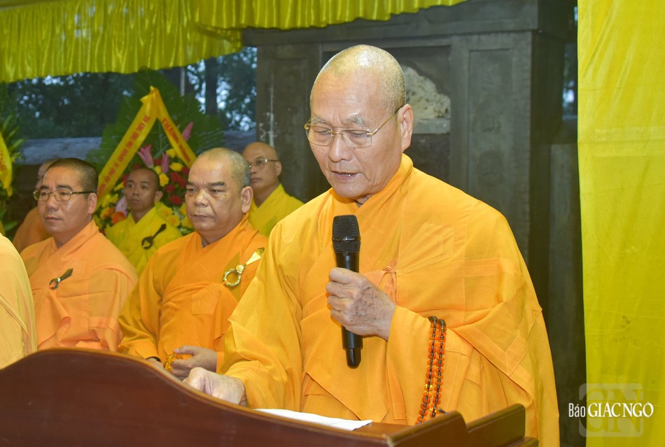 Hòa thượng Thích Hải Ấn cung tuyên tiểu sử Tổ sư Liễu Quán Hòa thượng Thích Hải Ấn cung tuyên tiểu sử Tổ sư Liễu Quán