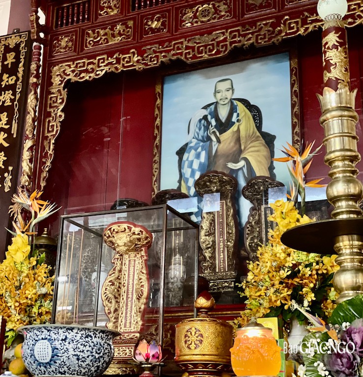 Hương án Tổ sư Liễu Quán tại Tổ đình Thiền Tôn Hương án Tổ sư Liễu Quán tại Tổ đình Thiền Tôn