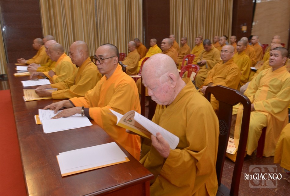 Chư tôn đức theo dõi nội dung báo cáo tổng kết năm 2023 của Ban Nghi lễ T.Ư Chư tôn đức theo dõi nội dung báo cáo tổng kết năm 2023 của Ban Nghi lễ T.Ư