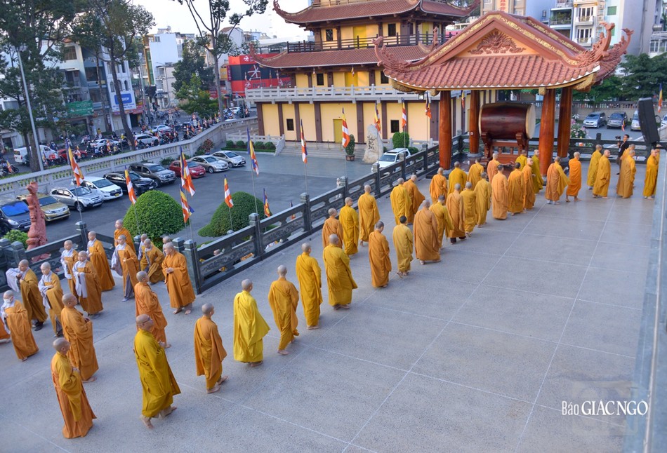 Lễ tưởng niệm được tổ chức sau lễ Bố-tát tập trung của Phật giáo TP.HCM tại Việt Nam Quốc Tự Lễ tưởng niệm được tổ chức sau lễ Bố-tát tập trung của Phật giáo TP.HCM tại Việt Nam Quốc Tự