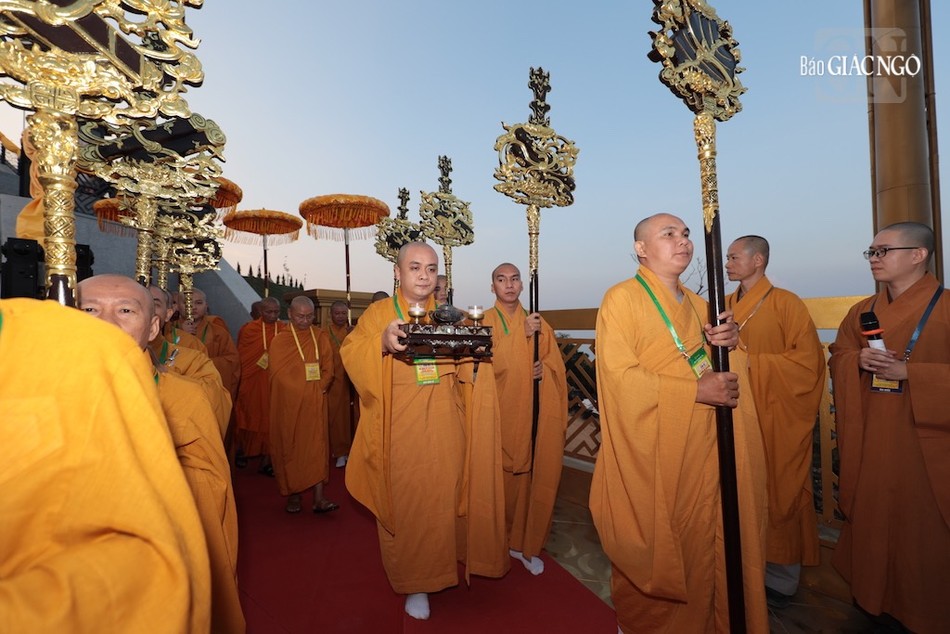 Cung nghinh chư tôn đức quang lâm