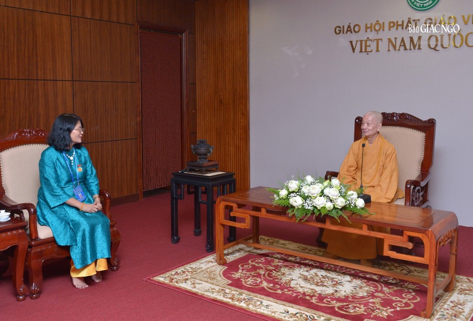 Bà Nguyễn Thị Kim Dung, Phó Chủ tịch Ủy ban MTTQVN TP.Hà Nội có lời cảm ơn chân thành đến Đức Pháp chủ GHPGVN đã dành thời gian đón tiếp phái đoàn Bà Nguyễn Thị Kim Dung, Phó Chủ tịch Ủy ban MTTQVN TP.Hà Nội có lời cảm ơn chân thành đến Đức Pháp chủ GHPGVN đã dành thời gian đón tiếp phái đoàn