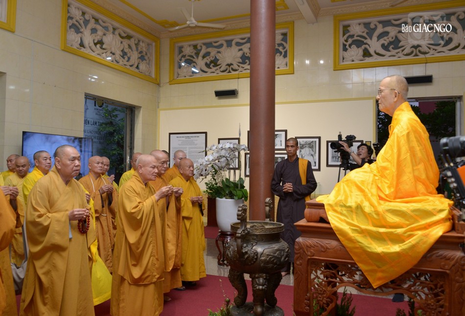 Chư tôn giáo phẩm dâng trầm tưởng niệm