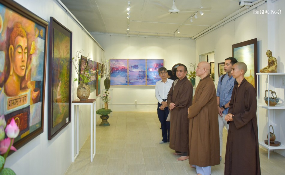 Không gian tĩnh lặng với các tác phẩm mỹ thuật Phật giáo