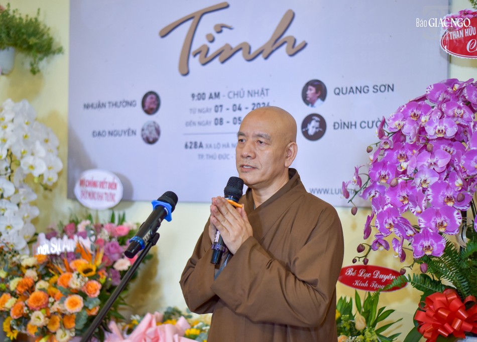 Đại đức Thích Nhuận Thường phát biểu khai mạc triển lãm