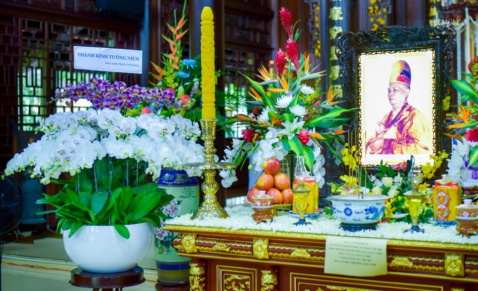 Hương án tưởng niệm Đại lão Hòa thượng Thích Trí Thủ Hương án tưởng niệm Đại lão Hòa thượng Thích Trí Thủ