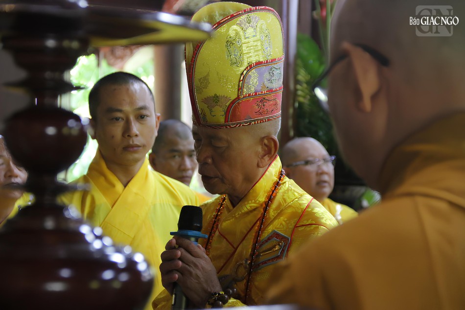 Hòa thượng Thích Huệ Tâm đương vi Sám chủ Hòa thượng Thích Huệ Tâm đương vi Sám chủ