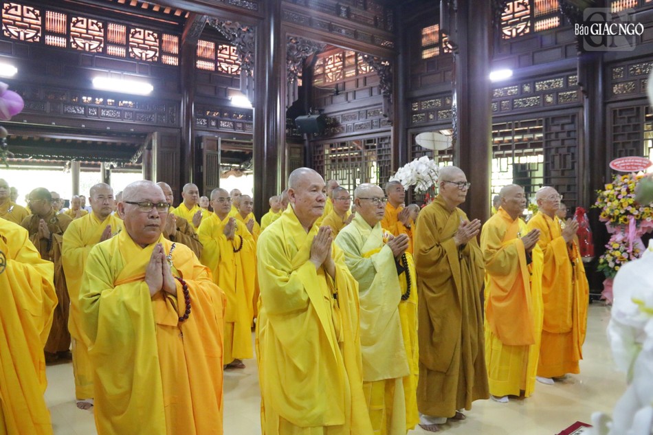 Chư tôn đức là môn đồ đệ tử từng thọ ân giáo dưỡng của Đại lão Hòa thượng, các thế hệ Học tăng của Phật học viện Trung phần, Quảng Hương Già Lam trở về thành tâm tưởng niệm ân đức Tôn sư Chư tôn đức là môn đồ đệ tử từng thọ ân giáo dưỡng của Đại lão Hòa thượng, các thế hệ Học tăng của Phật học viện Trung phần, Quảng Hương Già Lam trở về thành tâm tưởng niệm ân đức Tôn sư