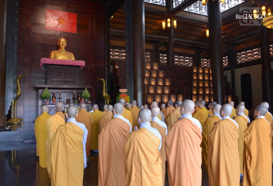 Tưởng niệm anh linh những người đã cống hiến cho độc lập, tự do của Tổ quốc Tưởng niệm anh linh những người đã cống hiến cho độc lập, tự do của Tổ quốc