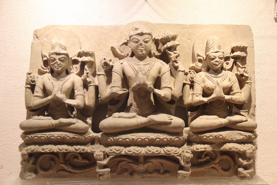 Bảo tàng Khảo cổ Sarnath là nơi lưu giữ các hiện vật khai quật được từ khu di tích Sarnath, tức vườn Lộc Uyển, nơi Đức Phật thuyết bài Pháp đầu tiên Bảo tàng Khảo cổ Sarnath là nơi lưu giữ các hiện vật khai quật được từ khu di tích Sarnath, tức vườn Lộc Uyển, nơi Đức Phật thuyết bài Pháp đầu tiên