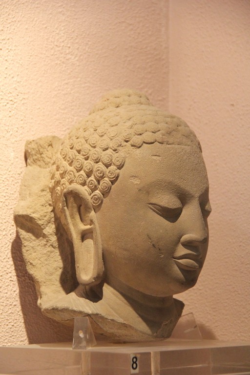 Phần đầu tượng Phật Thích Ca, khai quật tại Sarnath, thế kỷ V - Ảnh: Pháp Hạnh Phần đầu tượng Phật Thích Ca, khai quật tại Sarnath, thế kỷ V - Ảnh: Pháp Hạnh