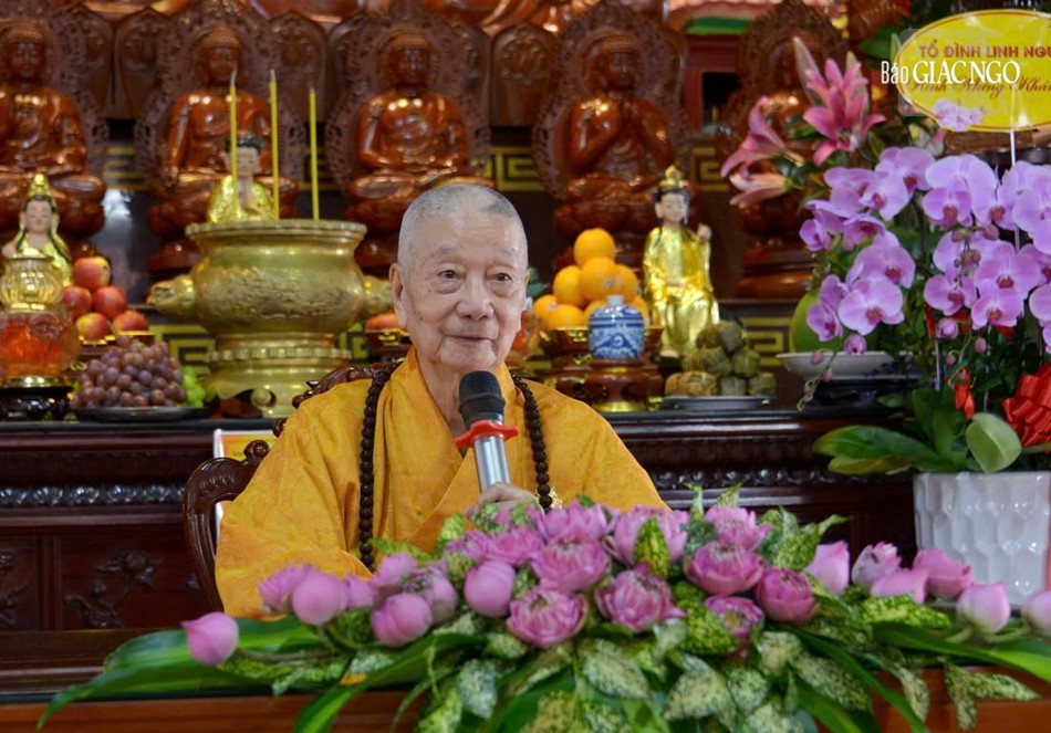 Dịp này, Đức Pháp chủ đã có lời giáo giới sách tấn Tăng Ni trong môn phong tổ đình Linh Nguyên