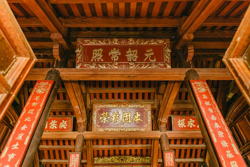 Tổ đình Thập Tháp lưu giữ một kho tàng hoành phi, liễn đối phong phú