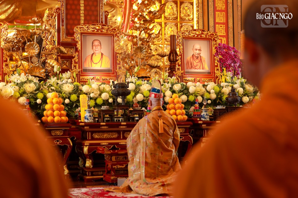 Nghi thức Phổ Phật cúng ngọ, tưởng niệm giác linh chư vị Pháp chủ, chư vị Trưởng lão đã viên tịch