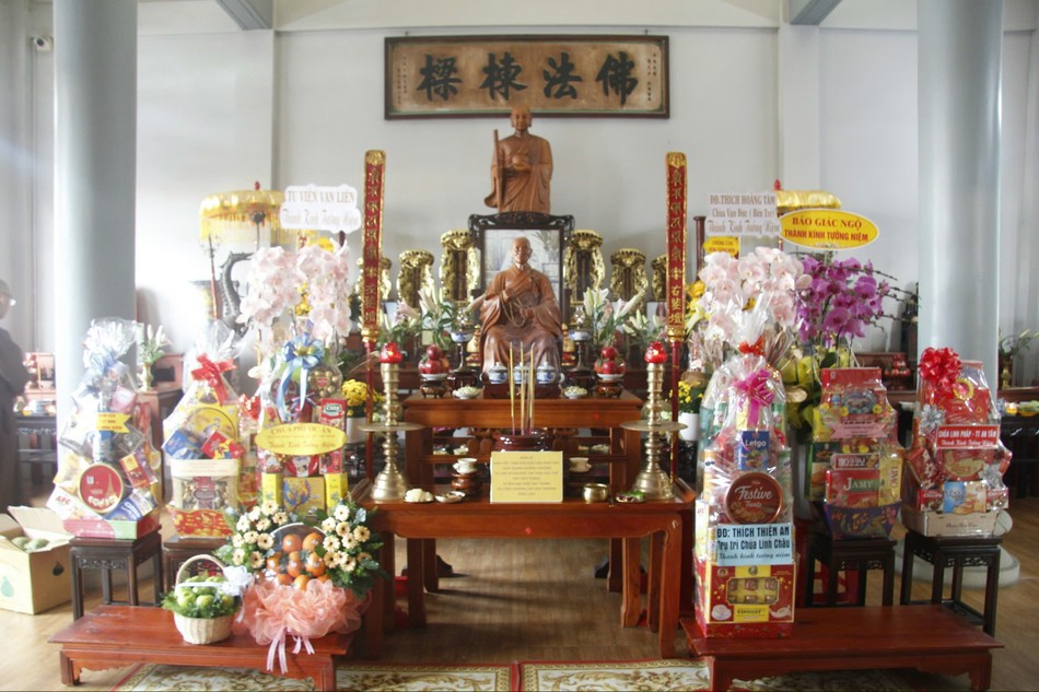 Hương án Đại lão Hòa thượng Thích Đạt Thanh tại Tổ đường chùa Long Quang Hương án Đại lão Hòa thượng Thích Đạt Thanh tại Tổ đường chùa Long Quang