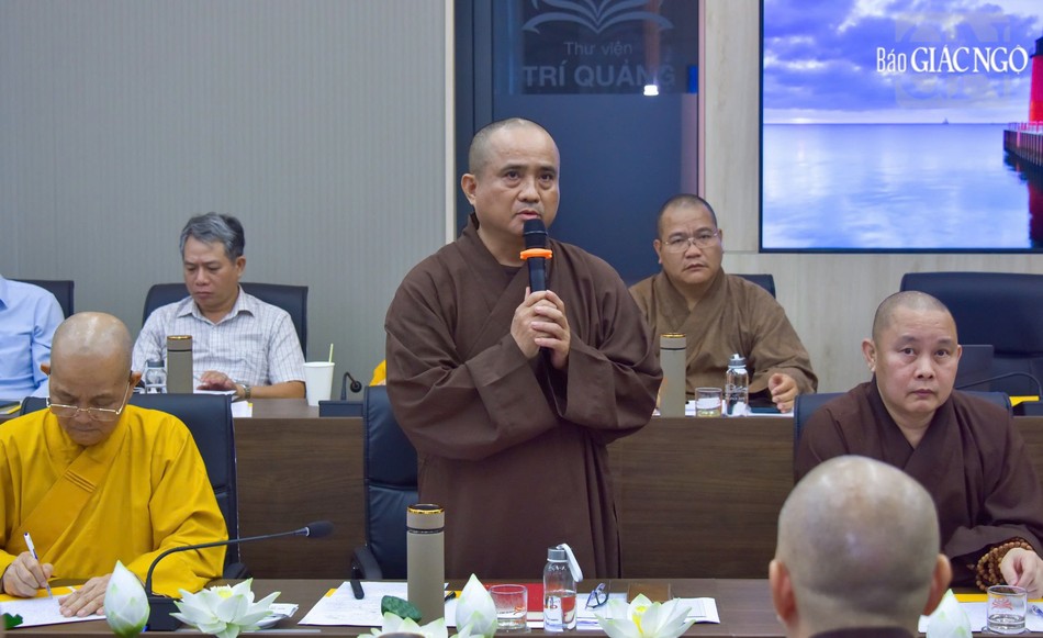 Thượng tọa Thích Tâm Hải báo cáo công tác thiết trí không gian tôn trí, công tác an ninh và tổ chức chiêm bái xá-lợi Trái tim Bồ-tát Thích Quảng Đức tại Việt Nam Quốc Tự; phim ảnh tư liệu Đại lễ Vesak... Thượng tọa Thích Tâm Hải báo cáo công tác thiết trí không gian tôn trí, công tác an ninh và tổ chức chiêm bái xá-lợi Trái tim Bồ-tát Thích Quảng Đức tại Việt Nam Quốc Tự; phim ảnh tư liệu Đại lễ Vesak...