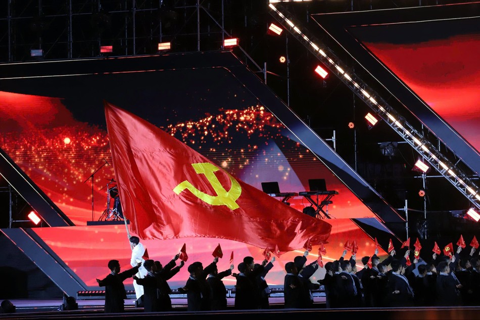 ... Một hành trình đầy gian khổ, hy sinh nhưng cũng vô cùng oanh liệt của toàn Đảng, toàn quân và toàn dân ta